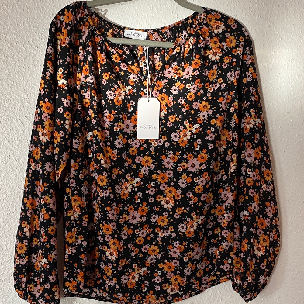 Emily Wonder floral top NWT
